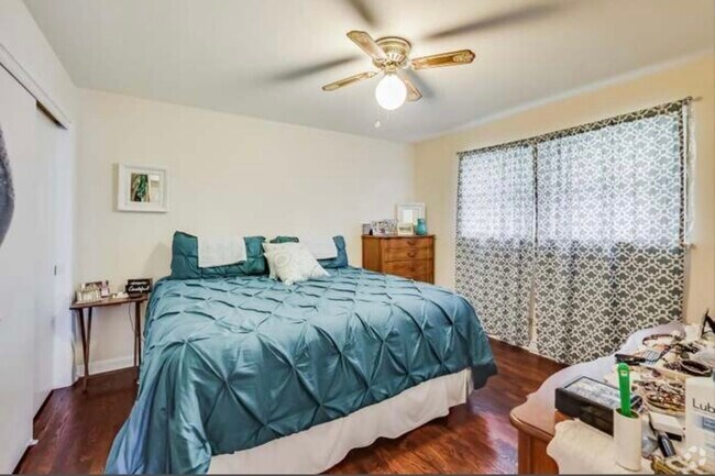 Building Photo - 2800 Manor Ln Unit Manor  B Rental