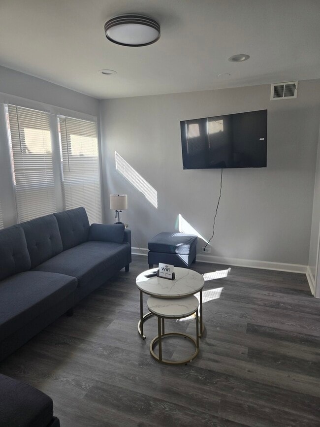 Photo - 8304 S Kedzie Ave