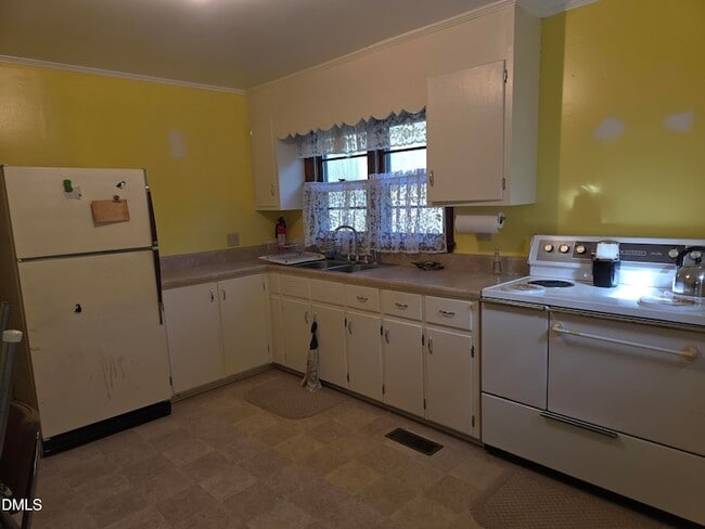 Photo - 1180 White Level Rd