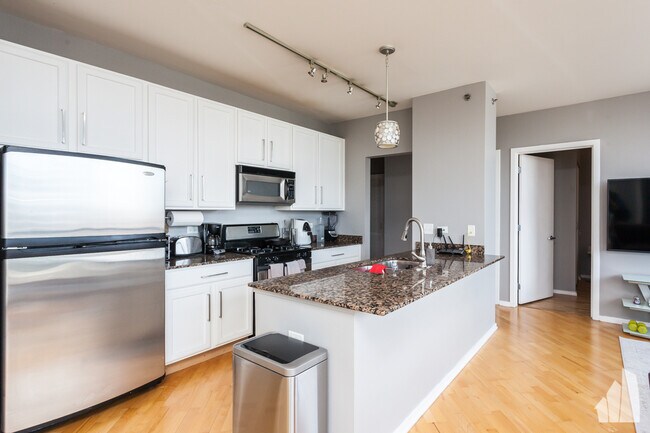 Building Photo - 210 S Desplaines St Unit 1011 Rental