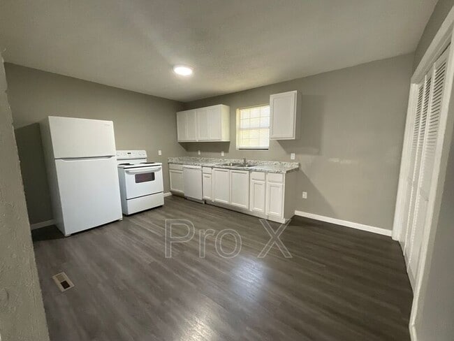 Photo - 501 E 24th St