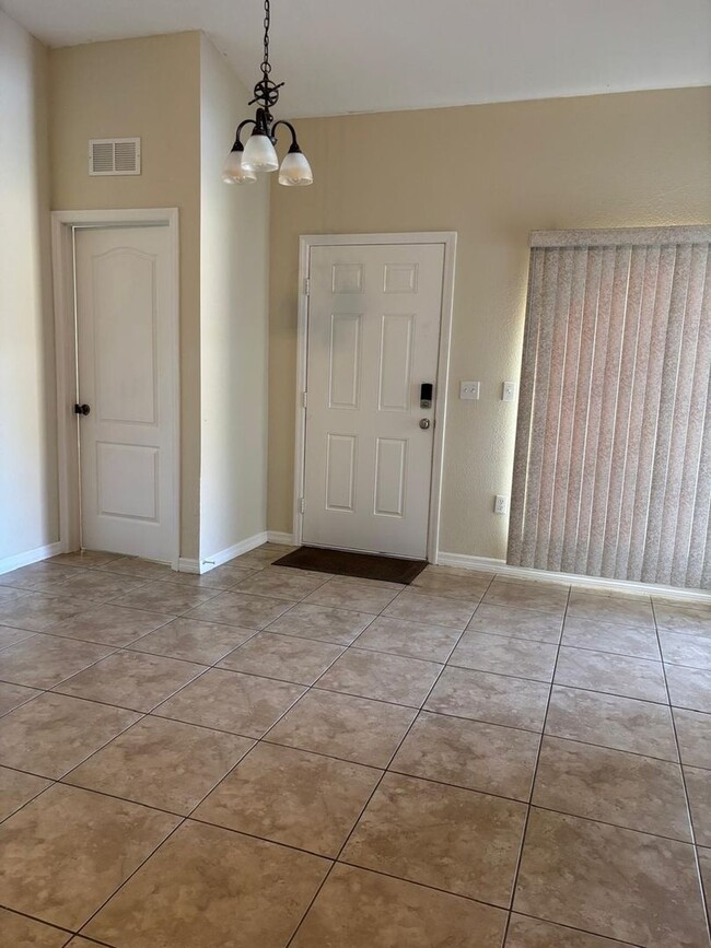 Photo - 616 Valencia Ct