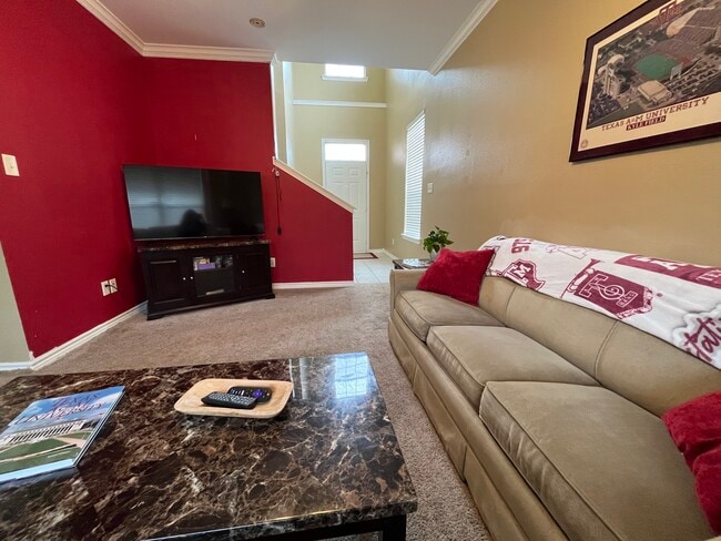 Large Living Area Open to Front Entryway! - 1425 W Villa Maria Rd Unidad 601 Rental