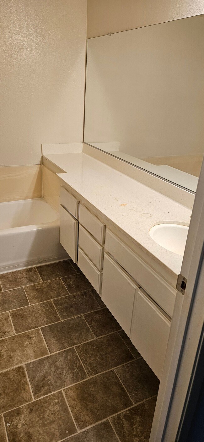 Photo - Wellworth Towers Apartments