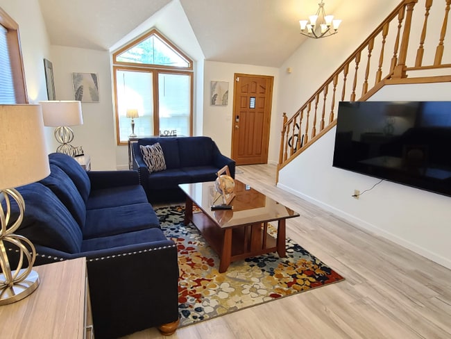 Photo - 547 NE 27th St