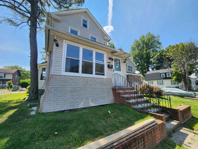 Photo - 1404 Monroe Ave House