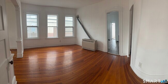 Photo - 160 Main St Unidad 2