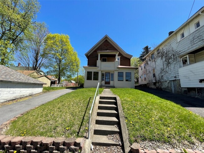 Building Photo - 71 S Washington St Unit 2nd Rental