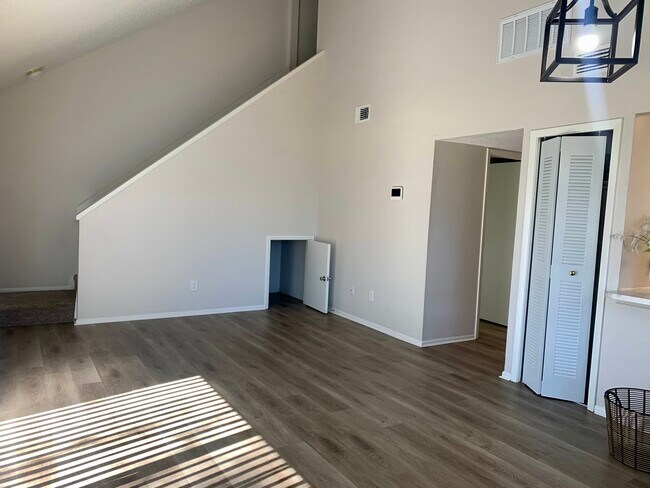 Photo - 2558 W Bird St