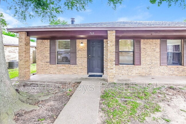 Building Photo - 709 San Benito Dr