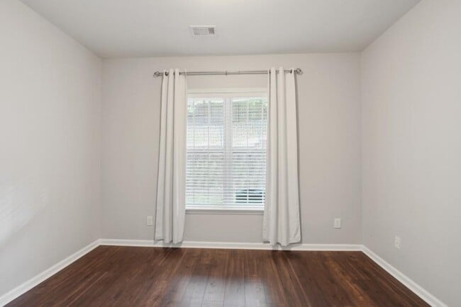 Photo - 3563 Views Trce