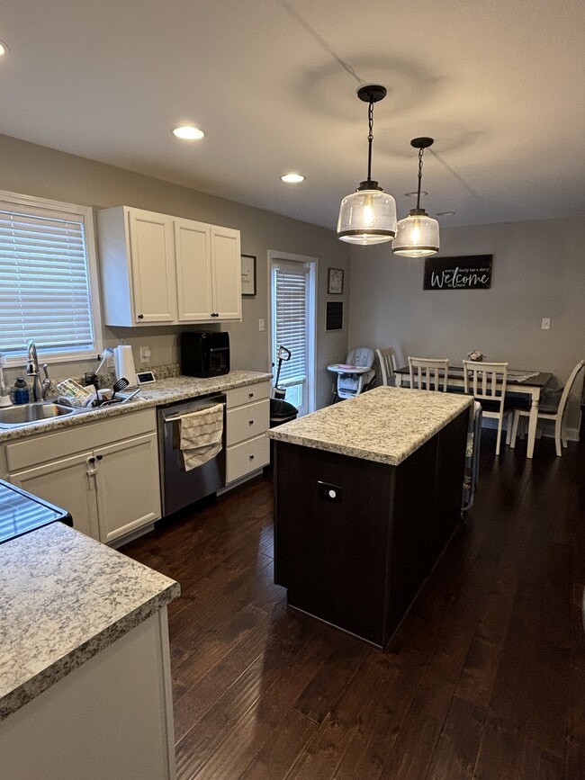 Photo - 7940 Poplar Grv Ln