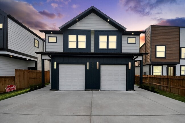 Photo - 8601 Amadwe St