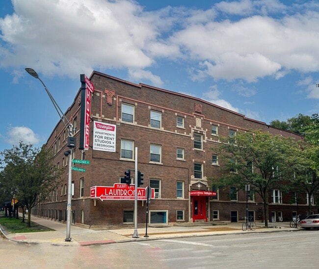 Building Photo - 4700 N Racine Ave