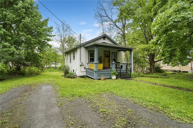 Photo - 570 Spencer Rd