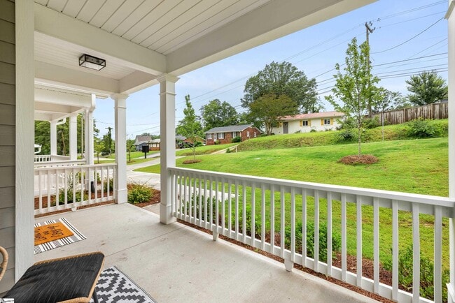 Photo - 570 Lowndes Hill Rd