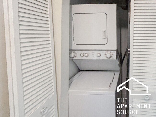 Photo - 5060 N Winchester Ave Unit 1W