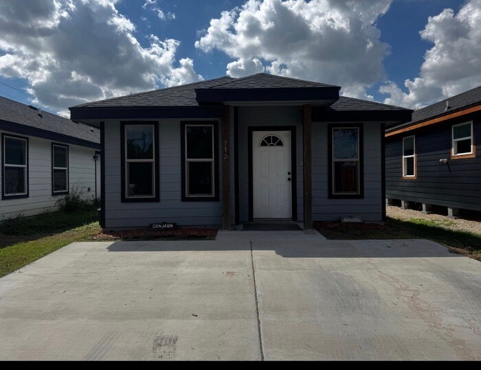 Photo - 512 E Los Torritos St