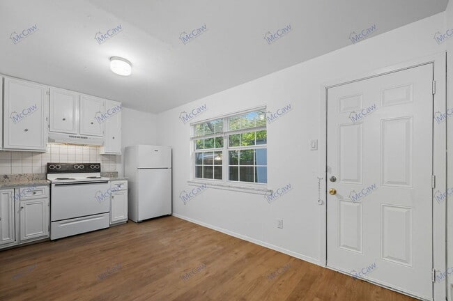 Photo - 616 Moore St Unit D