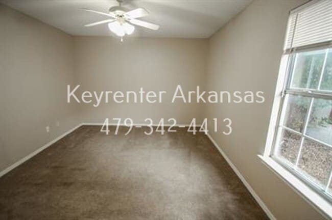 Photo - 736 W Poplar St
