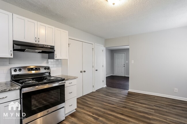 Photo - 908 Waring St