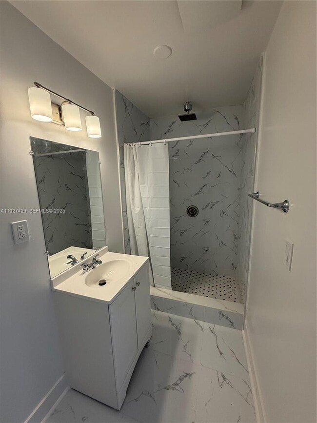 Photo - 1149 W 26th St