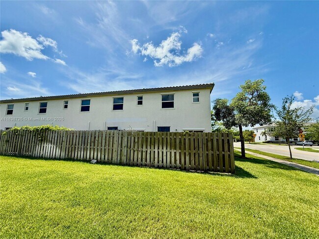 Photo - 2701 SE 15th St