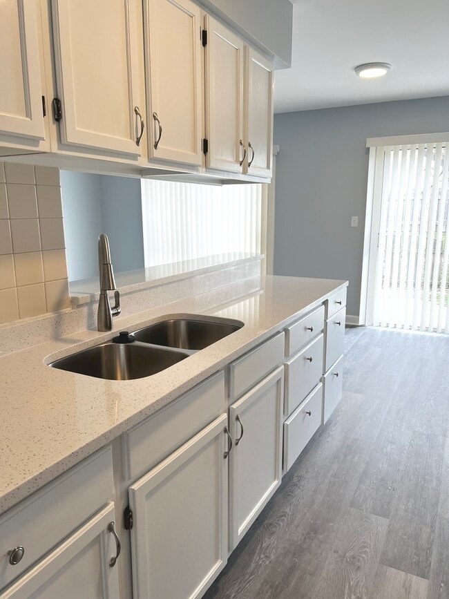 Photo - 404 Lauren Ln