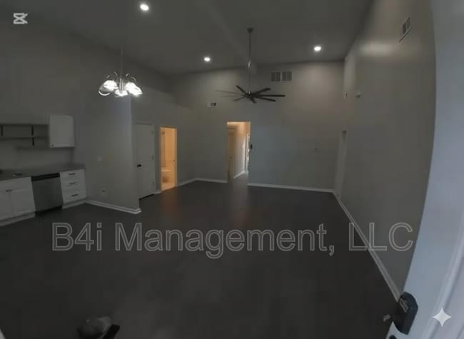 Photo - 226 Polar Rock Rd SW