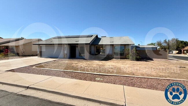 Building Photo - 962 E Hackamore St