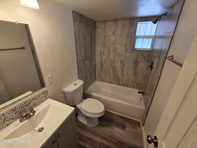 Photo - 4910 E 25th St