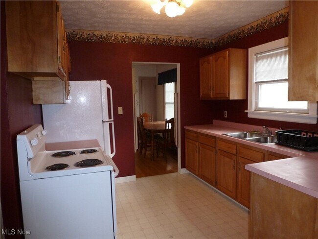 Photo - 48260 National Rd W