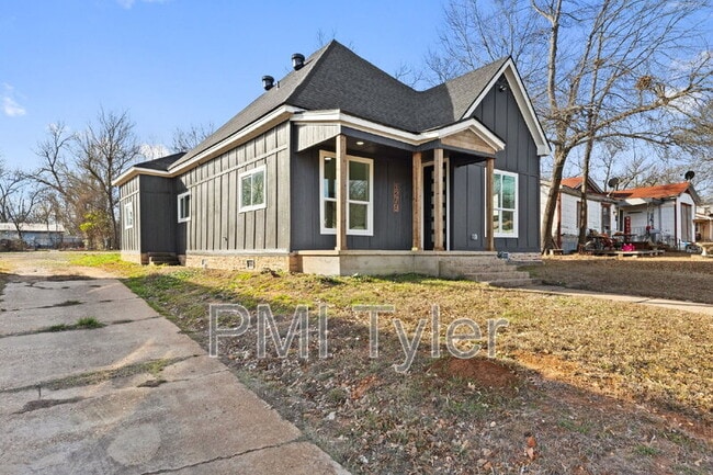 Photo - 1279 Bonham St