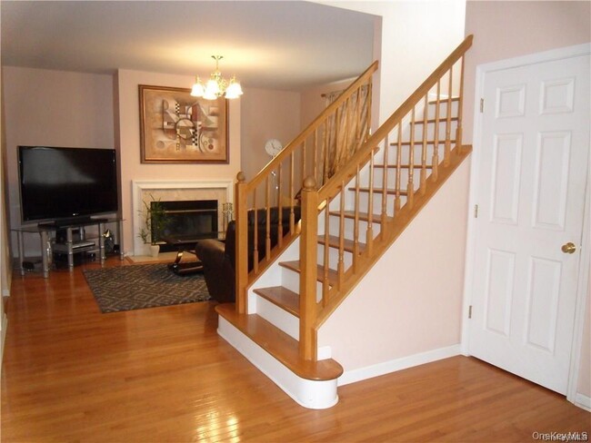 Photo - 6 Blackmoor Ct