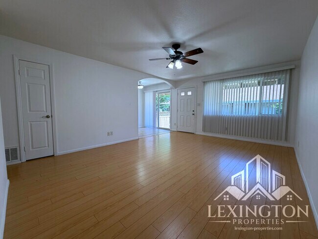Stunning, 2BD/1BA, Condo in the Villaggio Community off Madison Ave. and Auburn Blvd.!