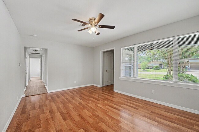 Photo - 8433 Woodlyn Rd
