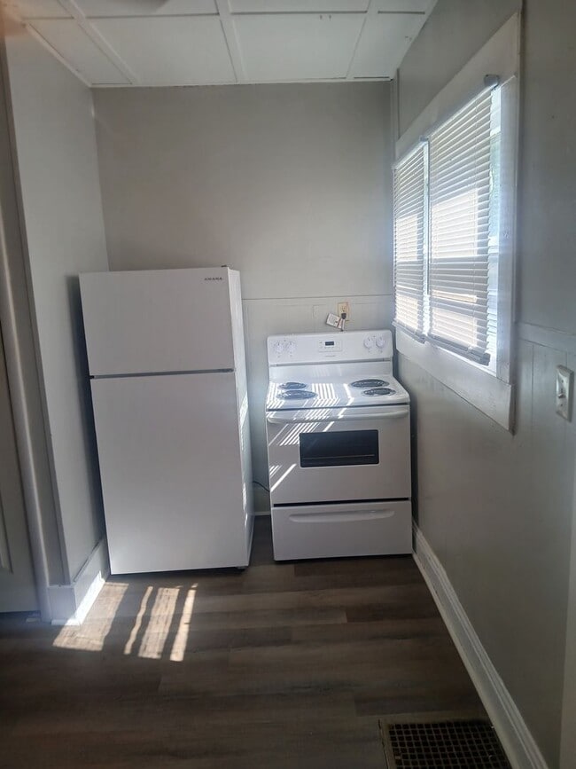 Photo - 1719-1719 1/2 W Adams St Unit 1719 1/2 W Adams St.