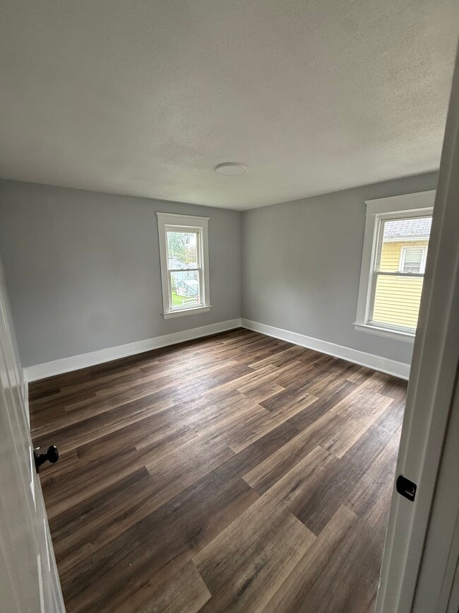 261 Park Pl Unit up