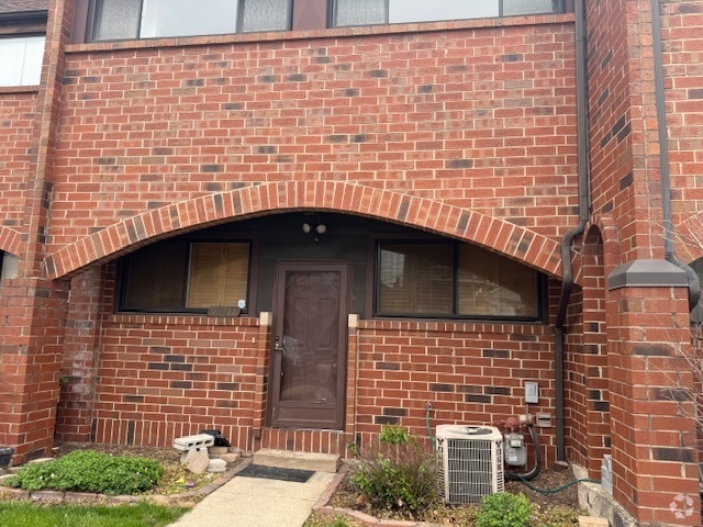 Building Photo - 901 S Racine Ave Rental
