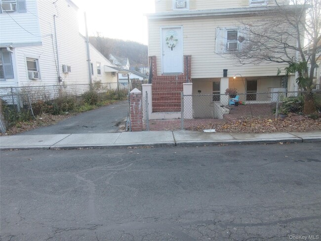 Building Photo - 32 2nd St