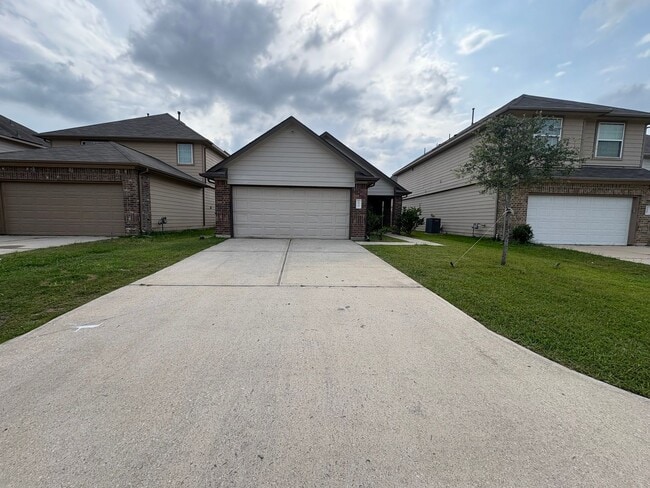 Building Photo - Don't miss out this spacious 4B2B Home in ...