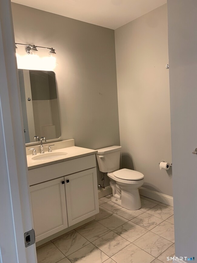 Photo - 501 Edgewater Cir