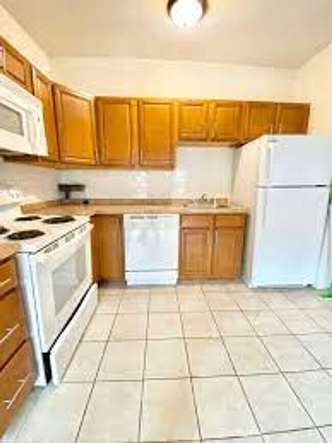 Photo - 1135 Commonwealth Ave