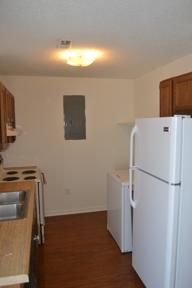 Photo - 2 Bedroom House in Central Available Fall 2026