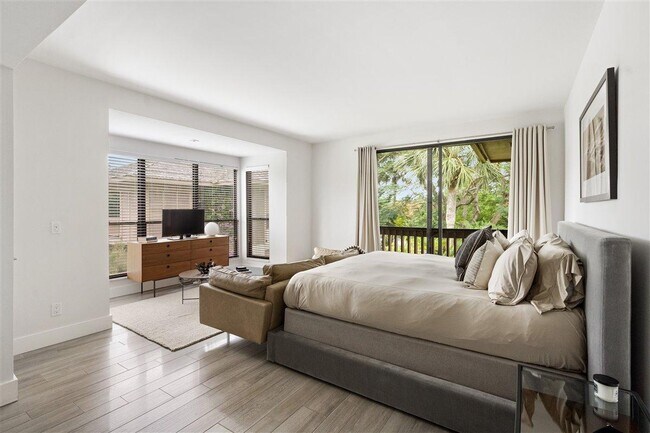 Photo - 11818 Pebblewood Dr Unit 201
