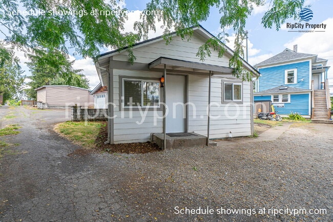 Building Photo - 424 Division St