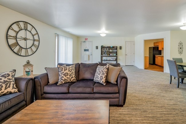 Living Room - Leisure Living Lakeside