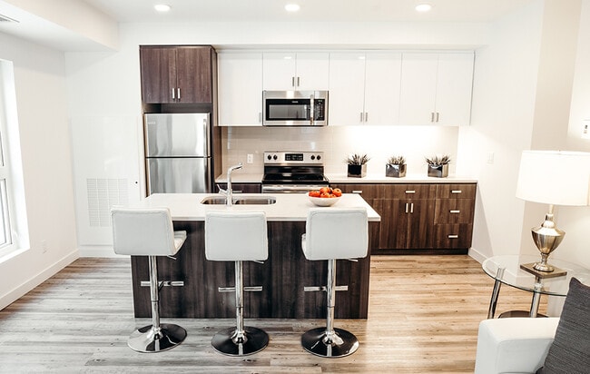 Photo - 570 Stradbrook