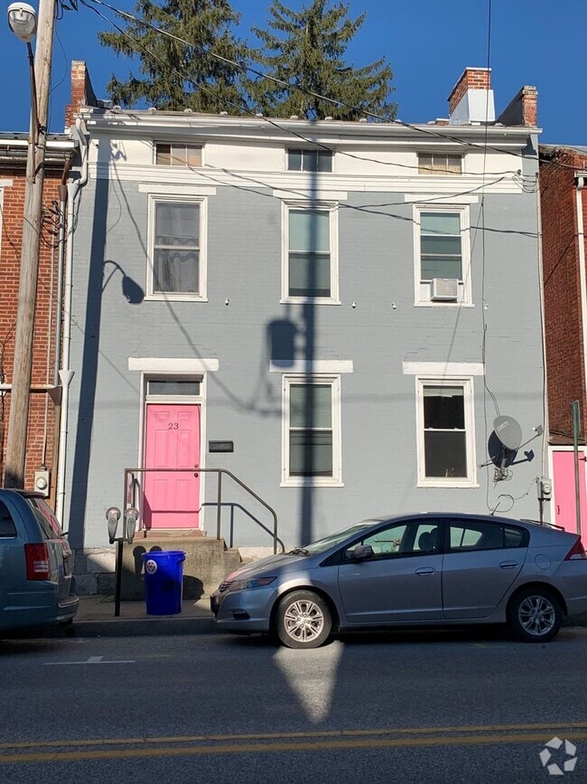 Building Photo - Perfect for college students, but great fo... Rental