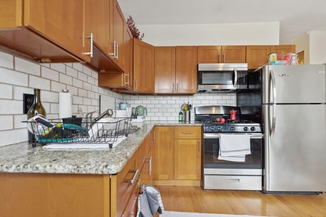 Photo - 243 MONTGOMERY St